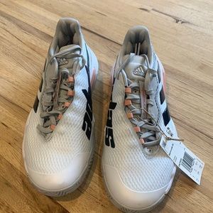 New with tags adidas barricade tennis shoes